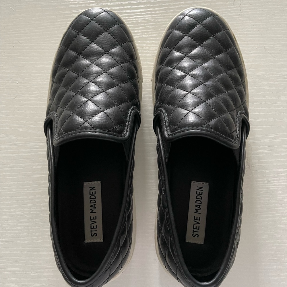LIKE NEW! Steve Madden Black Quilted Slip-on Sneakers
Features:
• Size 8B
